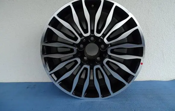 Mercedes-Benz V Class W447 R18 alloy rim A4474013700