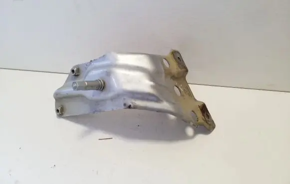 Volkswagen Eos Fender mounting bracket 1Q0821135