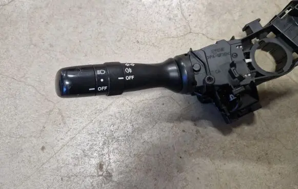 Toyota Hilux (AN10, AN20, AN30) Indicator stalk