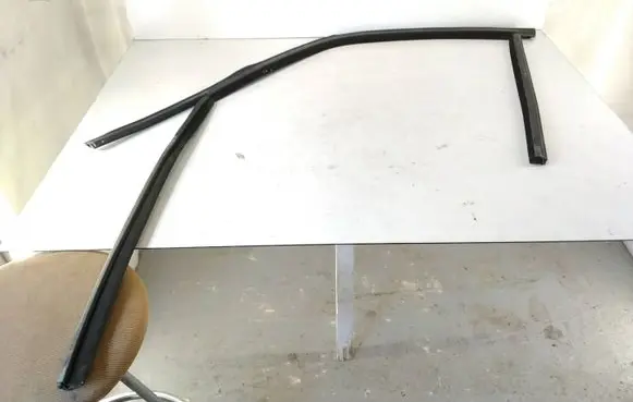 Ford Galaxy Rubber seal front door window/glass 6M21U21511