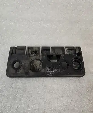 Volvo XC90 Fender mounting bracket 21378135