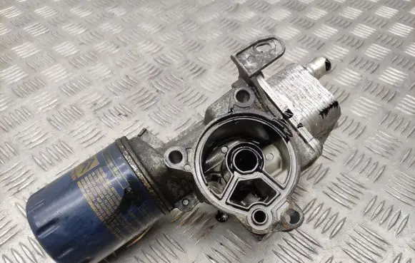 Oil filter mounting bracket
