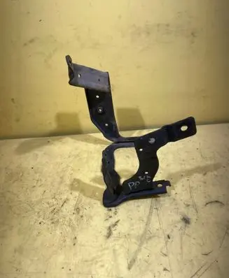 Volvo C30 Power steering pump mounting bracket 6K738