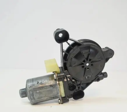 Volkswagen Tiguan Front door window regulator motor 5Q0959802C