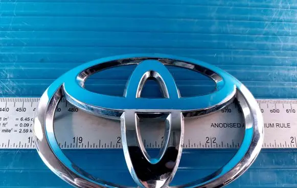 Toyota Avensis T270 Manufacturers badge/model letters 754310D050