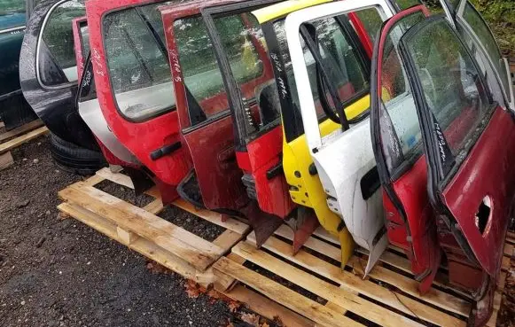 KIA Shuma Rear door