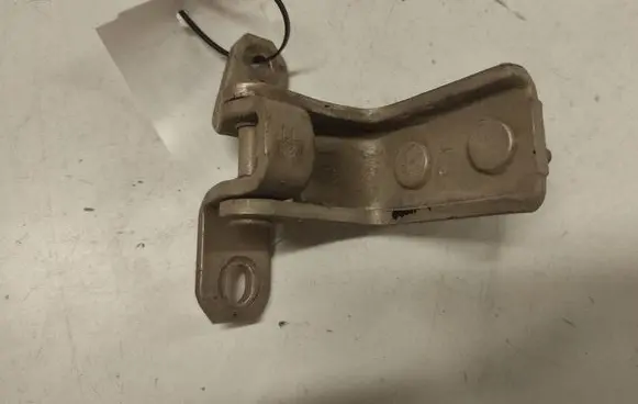 Suzuki Grand Vitara II Rear door lower hinge