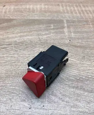 Volkswagen Golf V Hazard light switch 5M0953509A 9751240