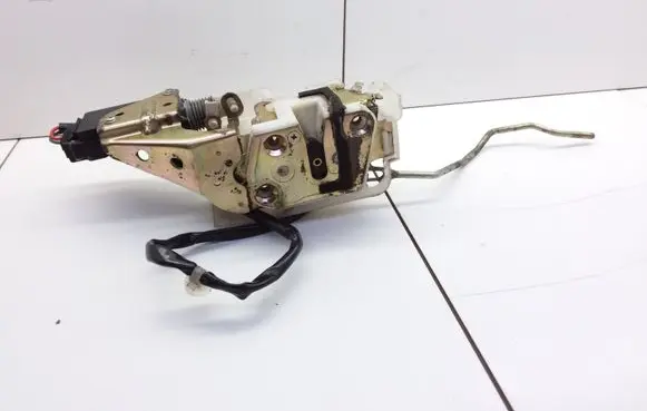 Mazda 323 F Front door lock