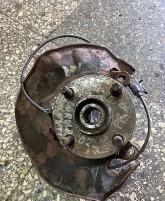 Toyota Corolla E120 E130 Front wheel hub