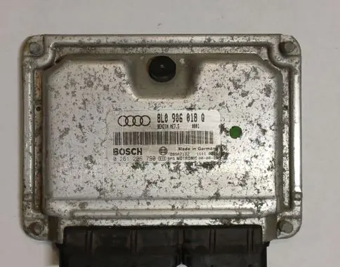 Audi TT Mk1 Engine control unit/module 8L0906018Q 0261206790