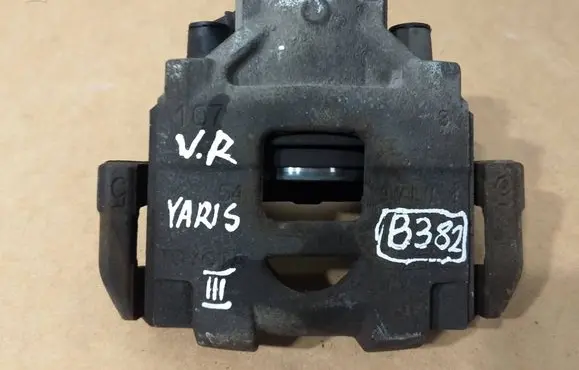Toyota Yaris Front brake caliper 552