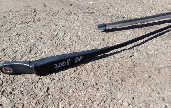 Peugeot 3008 I Front wiper blade arm