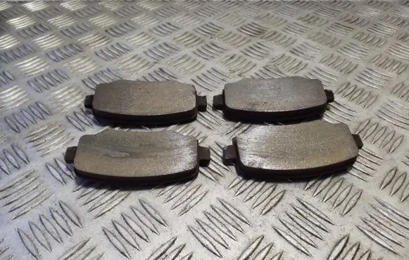 Jeep Cherokee Brake pads (rear) 