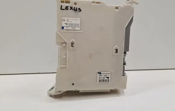 Lexus IS 220D-250-350 Fuse module 8273053020 5H170824