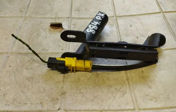 Citroen C5 Fender mounting bracket