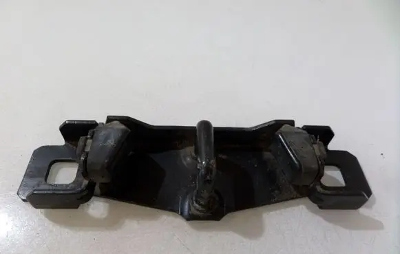 Ford Focus Loading door lock loop/hook striker 21515