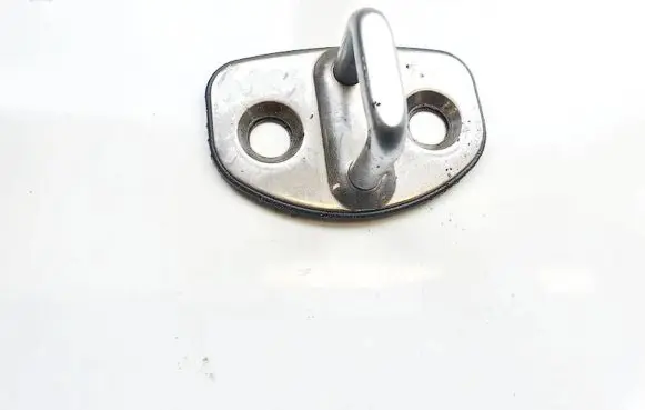 Skoda Octavia Mk2 (1Z) Front door lock loop/hook striker 6y0837033c