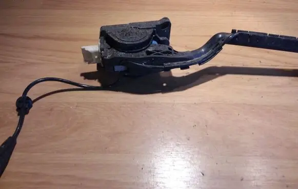Peugeot 607 Accelerator throttle pedal F00C3E2429