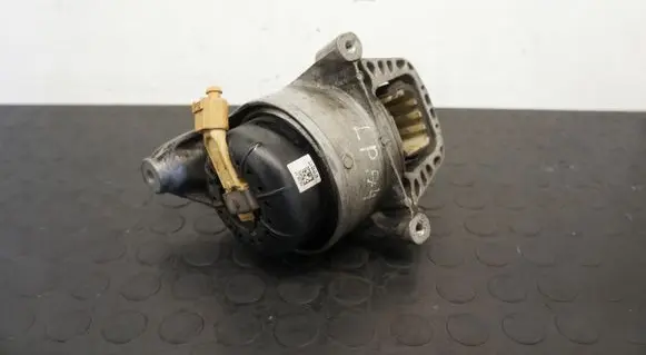 Engine mount vacuum valve