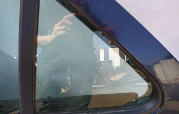 Peugeot 406 Rear vent window glass 