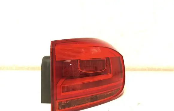 Volkswagen Tiguan Rear/tail lights 5N0945096Q