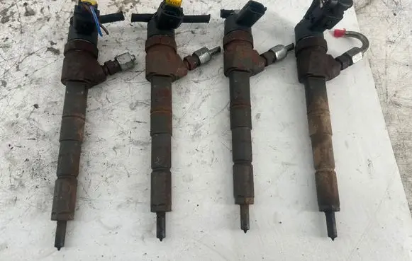 Opel Insignia A Fuel injectors set 0445110327