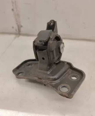 Toyota Auris E180 Engine mount bracket