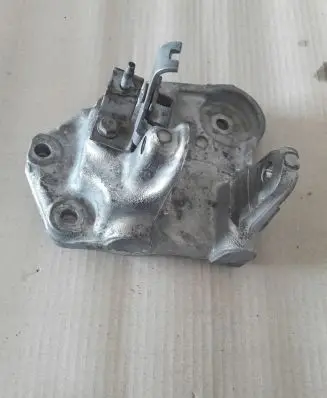 Peugeot Expert Engine mounting bracket