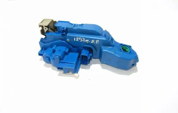 Fiat 500L Front door lock