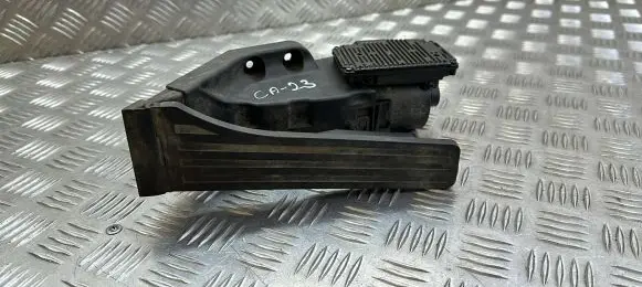 Mercedes-Benz C W205 Accelerator throttle pedal A2223002300 A2C73661103