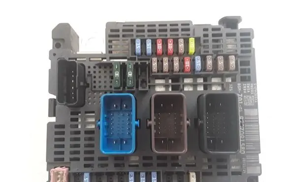 Peugeot 308 Fuse module 9807091580