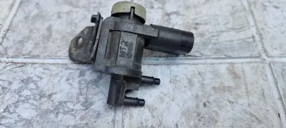Volkswagen Touran I Turbo solenoid valve 03G131529C 1K0906283A