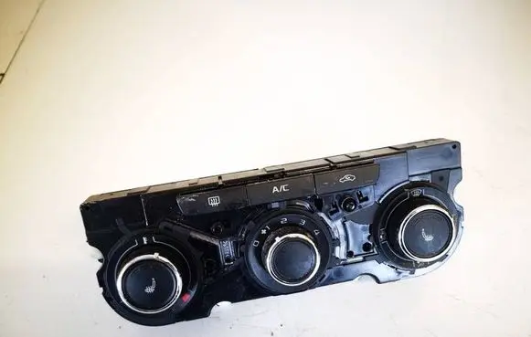 Skoda Yeti (5L) Climate control unit 3t0820047am