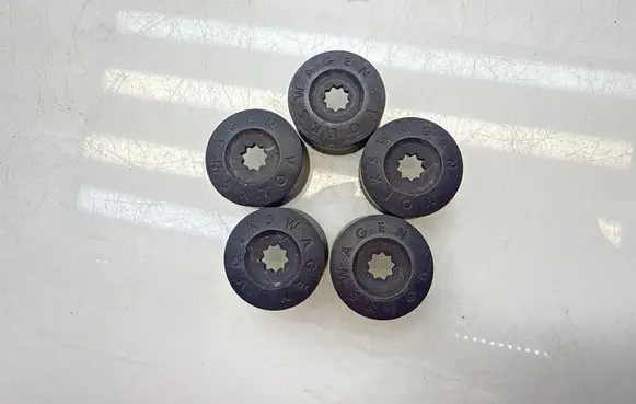Volkswagen Golf VIII Wheel nut cap/cover