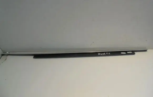 Audi A5 8T 8F Front door glass trim molding 8t8853283d