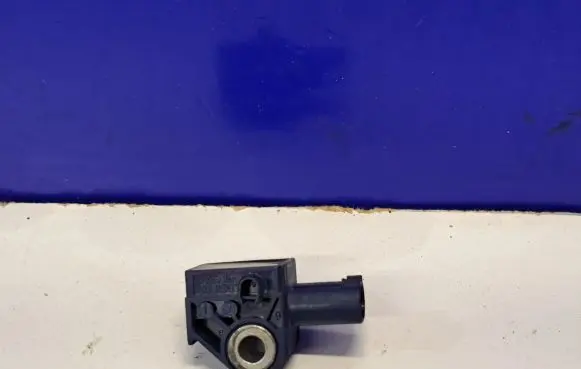 Mercedes-Benz C W204 Airbag deployment crash/impact sensor A2128204926