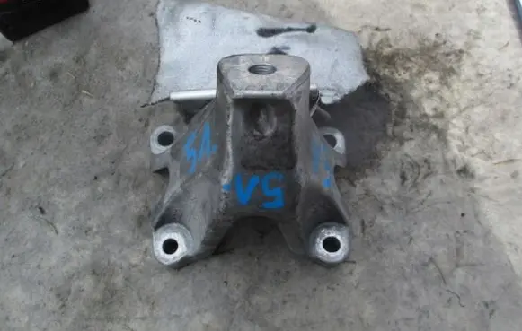 Audi A3 S3 8P Engine mounting bracket