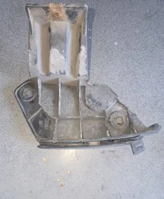 Audi TT Mk1 Rear bumper mounting bracket 8N0807483