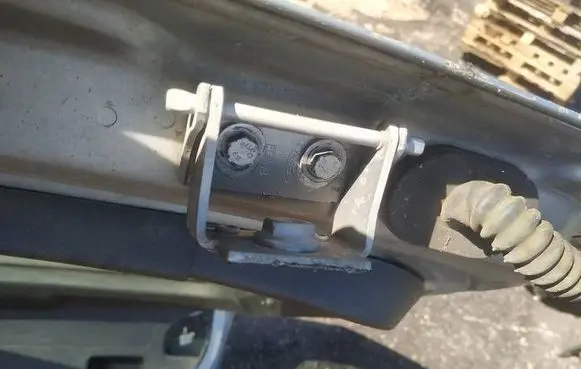 Ford Mondeo MK IV Tailgate/trunk/boot hinge