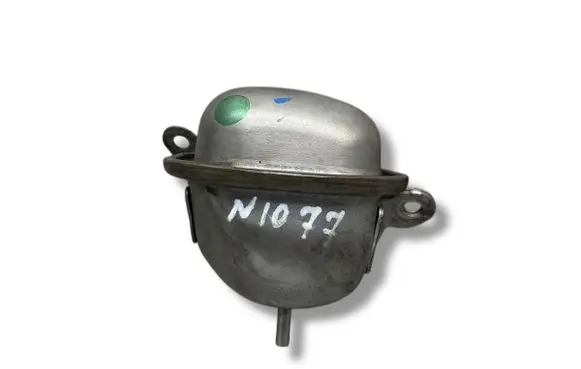 Vacuum air tank