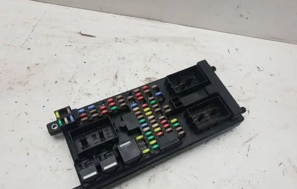 Land Rover Range Rover L322 Fuse module AH4214F041AK 004494906 519305700