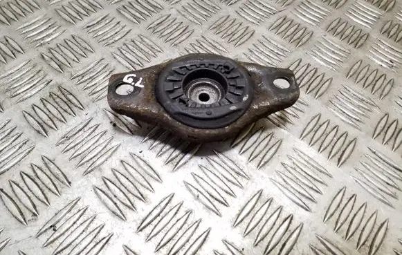 Volvo XC70 Front shock absorber mounting bracket 