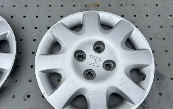 Honda Civic R14 wheel hub/cap/trim 1733S04A20