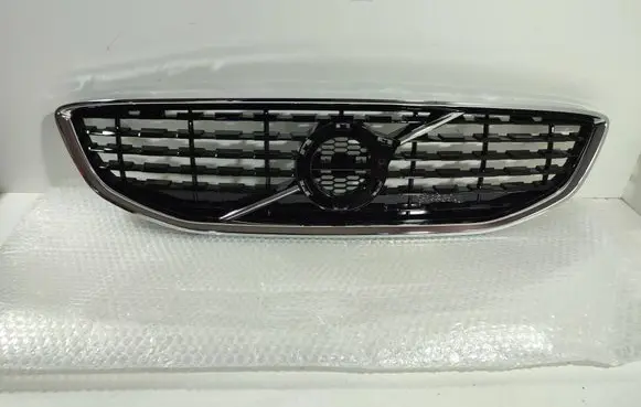 Volvo V40 Front bumper upper radiator grill 31425331