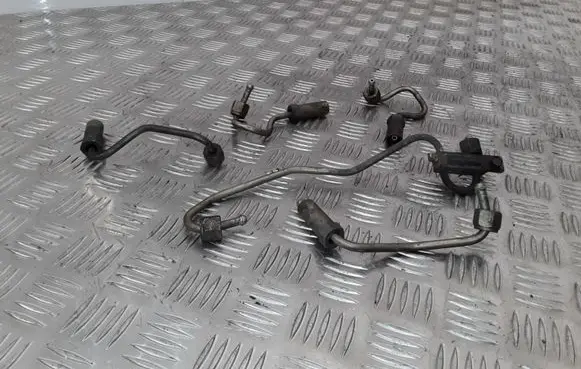 Nissan Primera Fuel injector supply line/pipe 