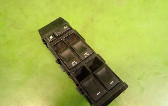 Jeep Commander Quarter vent window switch 04602736AA