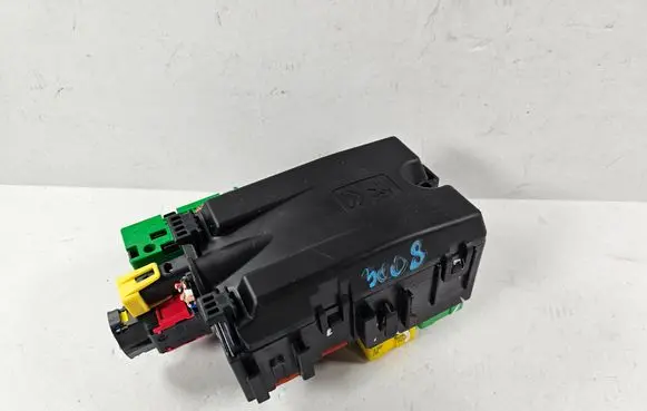 Peugeot 3008 II Fuse box set 810697201