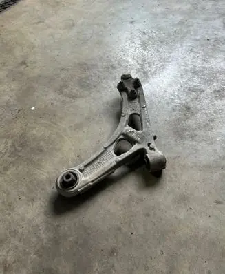 Opel Combo E Front lower control arm/wishbone 0445315