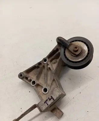 Engine mounting bracket